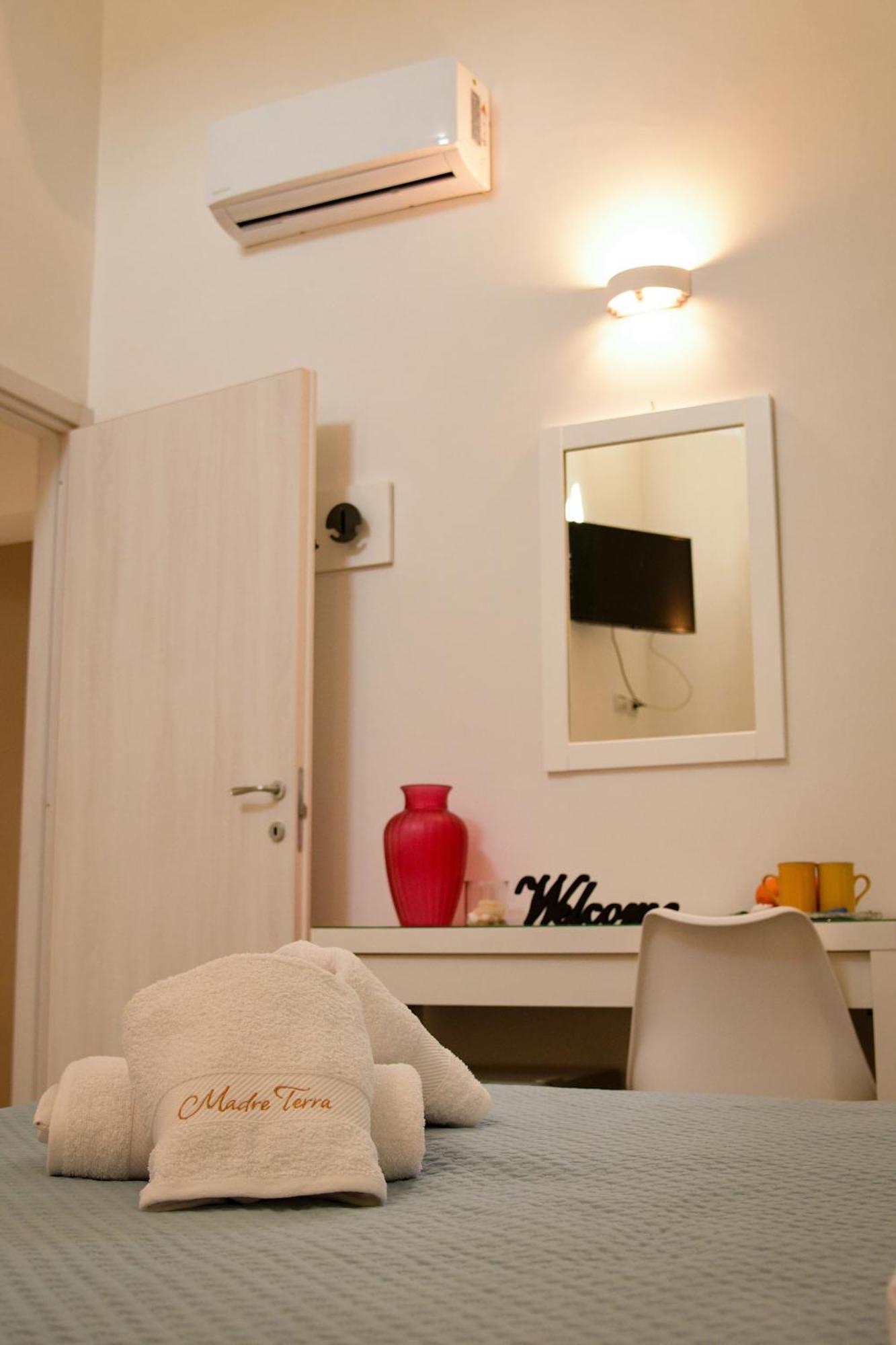 Madre Terra Apartment & Rooms تيراسيني المظهر الخارجي الصورة