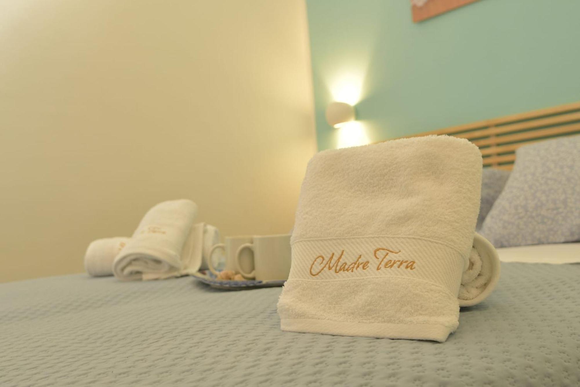 Madre Terra Apartment & Rooms تيراسيني المظهر الخارجي الصورة